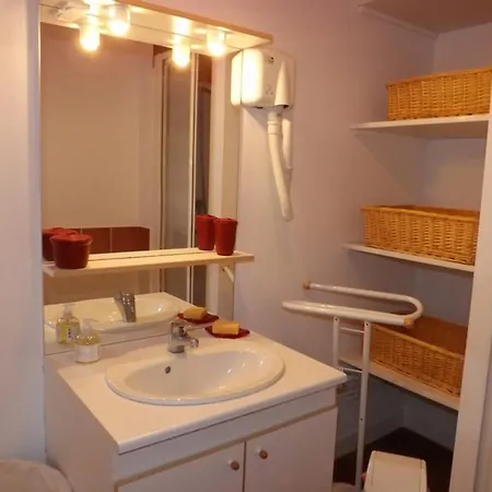 Holiday home Gite Arpajon-sur-cere, 4 Pieces, 5 Personnes - Fr-1-742-395