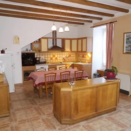 Gite Arpajon-sur-cere, 4 Pieces, 5 Personnes - Fr-1-742-395 Holiday home