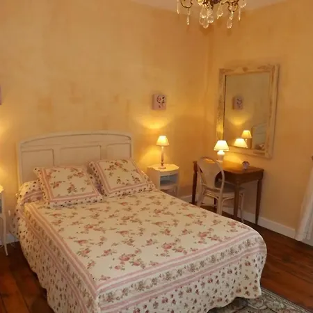 Holiday home Gite Arpajon-sur-cere, 4 Pieces, 5 Personnes - Fr-1-742-395